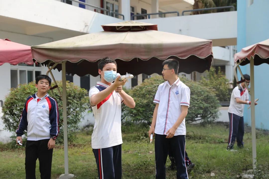 走进英华STEAM课堂丨气弓箭打靶