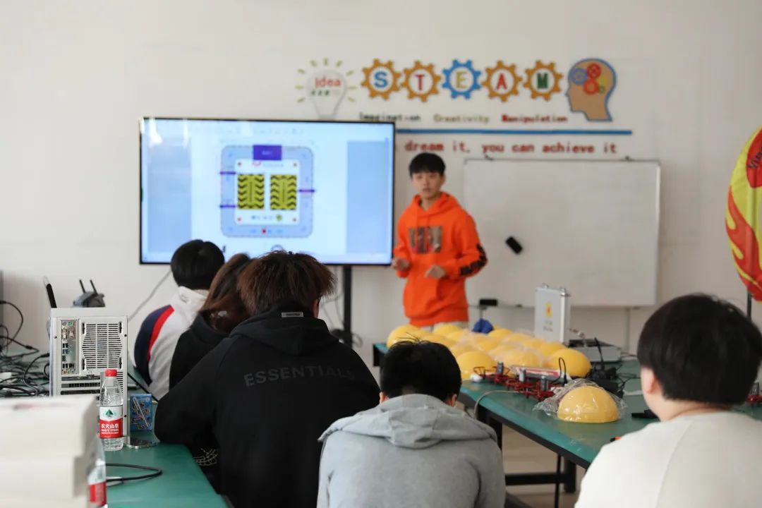 走进英华STEAM课堂丨气弓箭打靶