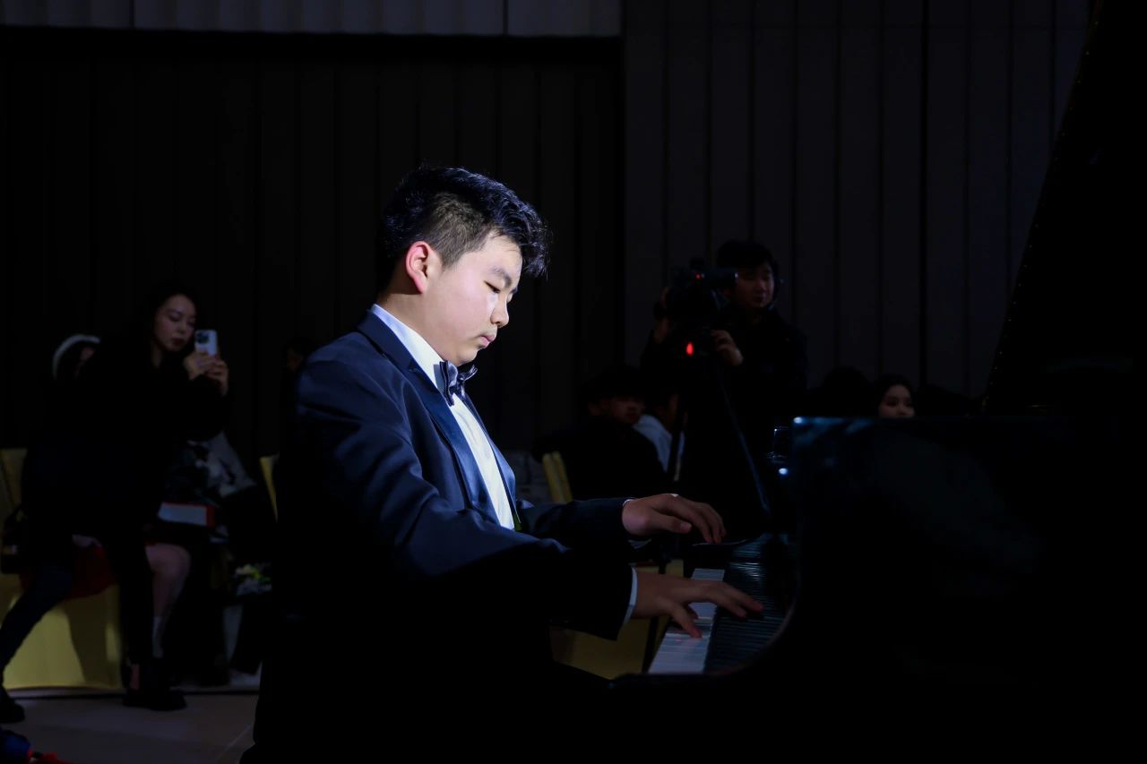 新征程· 龙腾东方 | 2024英华双旦晚会精彩回顾